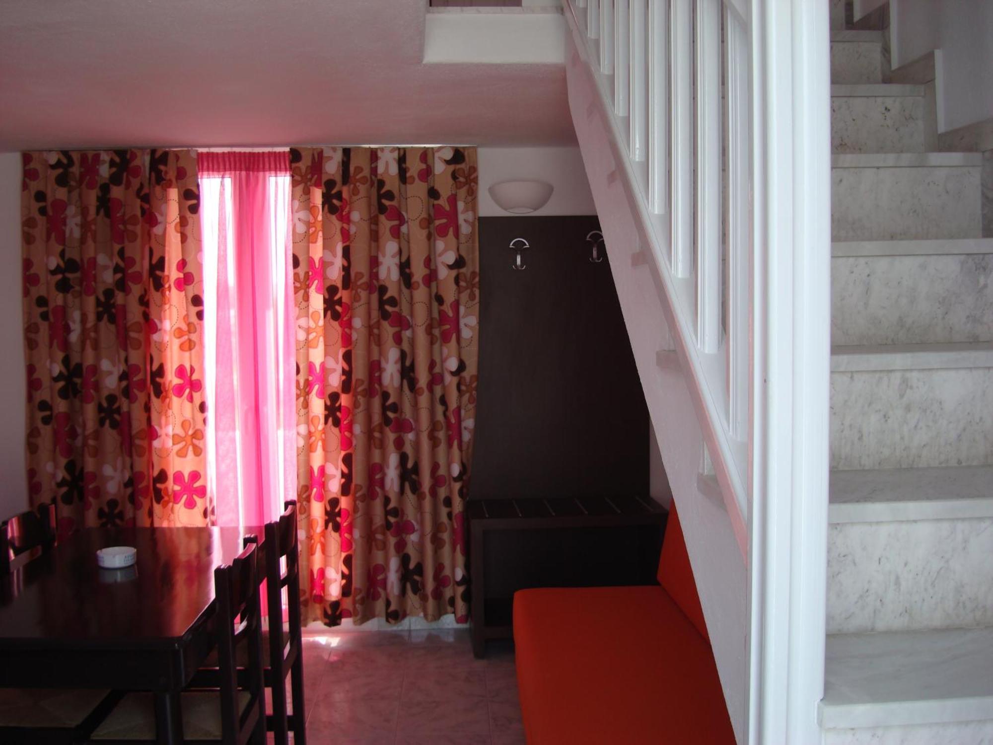 Elena Studios & Suites Орнос Екстериор снимка