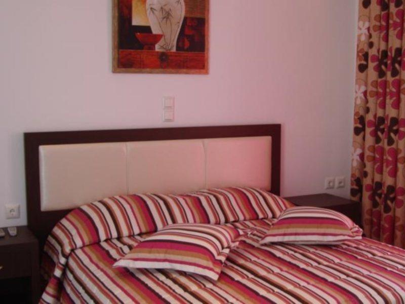 Elena Studios & Suites Орнос Екстериор снимка
